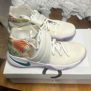 Kyrie 2s-size 12-barely used-no box. Minor lace damage from strap. GREAT DEAL!!